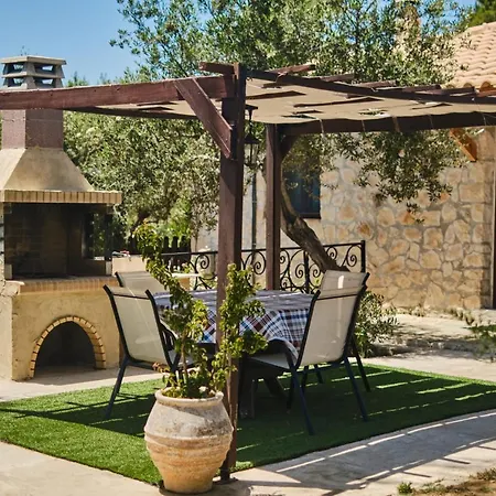 וילה Gerakas Stone House *